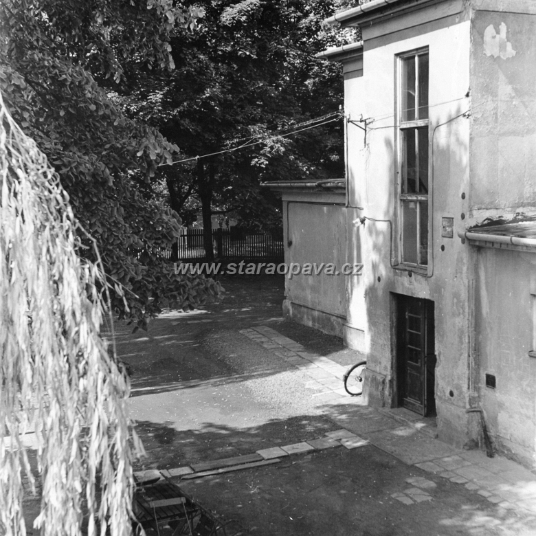 nerudova (5).jpg - Za hospodou. Foto z archivu T.Havránka